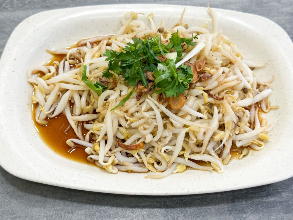 Crunchy, stubby Ipoh sourced bean sprouts can be ordered on the side to accompany your chicken rice. — Picture by Lee Khang Yi