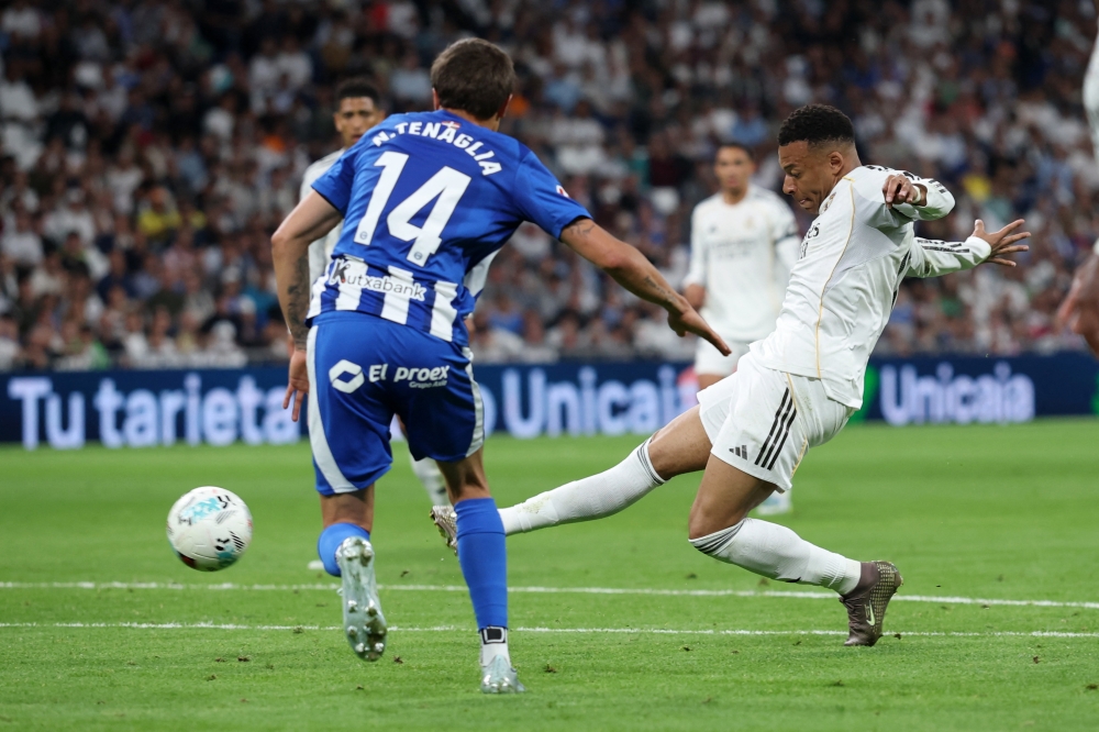 Mbappe ends La Liga drought as Real Madrid beat Alaves to keep title hopes alive