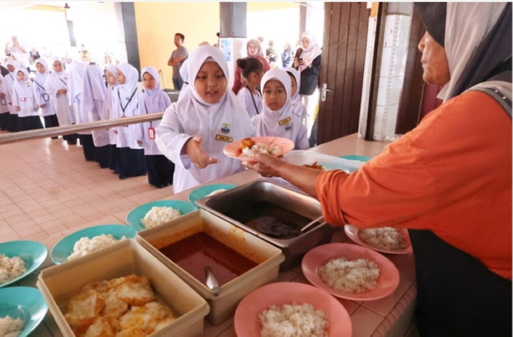 Schoolchildren queue for a meal at a canteen, as rising living costs put pressure on families and increase the risk of food insecurity among children in Malaysia. — Bernama file pic