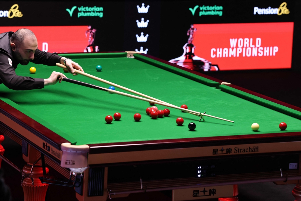 Groundbreaking ‘Persian Prince’ Hossein Vafaei leads Iran at World Snooker amid emotional battle off table