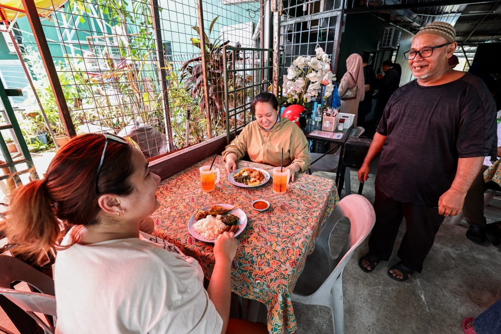 Johor Bahru trader keeps RM5 meal sets alive despite rising costs