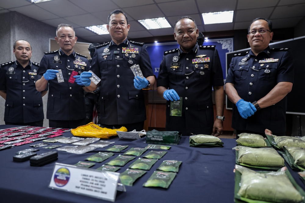 Johor police arrest suspected drug ring mastermind and girlfriend, seize RM1.95m in contraband