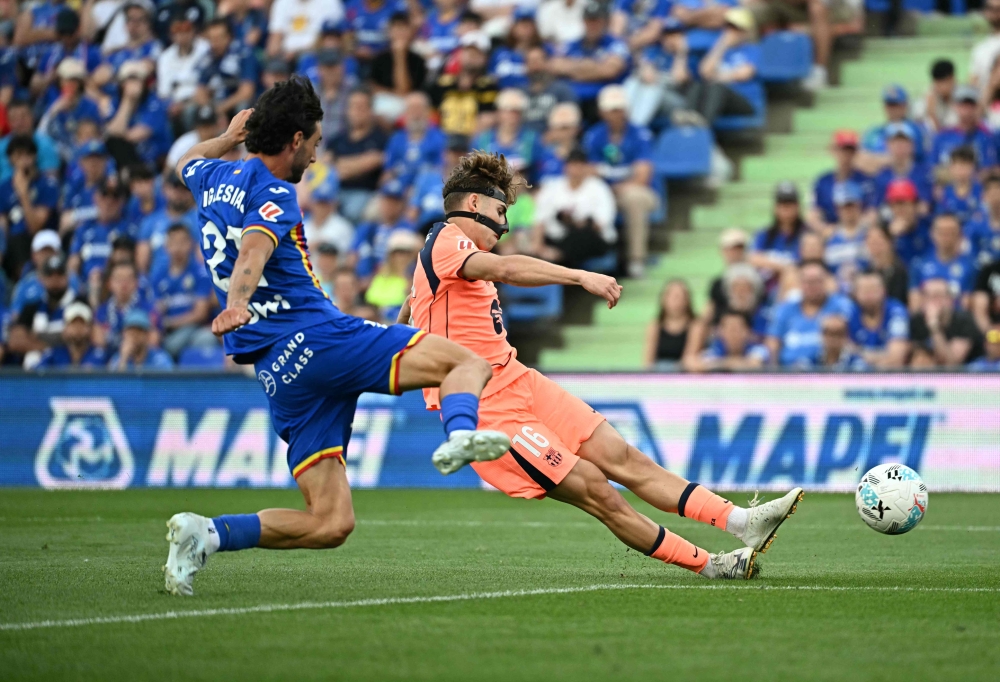 Barcelona march toward title, Atletico gain momentum before Champions League clash with Arsenal