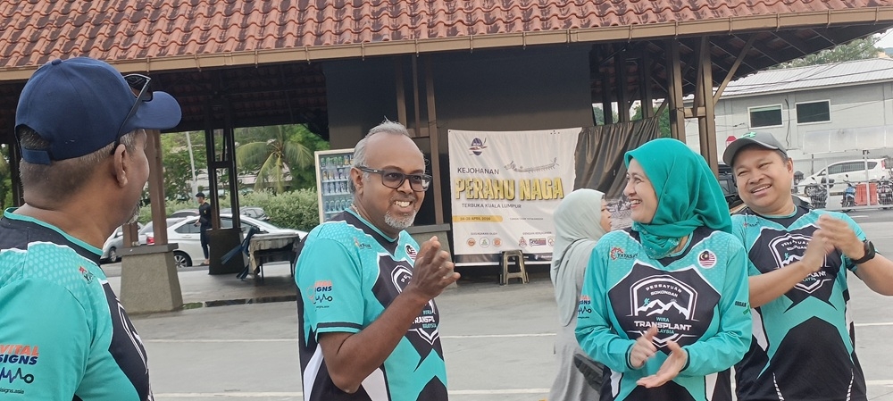 Dr Vijayan, Dr Husniza Omar, Dr Zaimi Abdul Wahab are strong supporters of Wira Transplant and are accompanying the group to Sabah to attempt the climb to its summit. — Picture by R. Loheswar