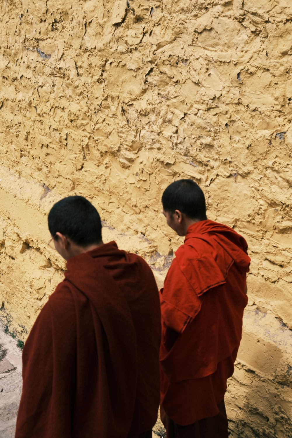 Sri Lanka detains 22 monks returning from Thailand over record cannabis haul