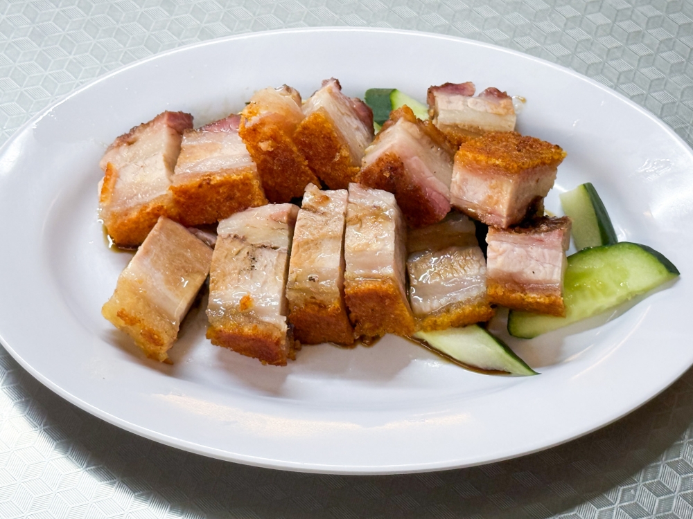 The à la carte portion of roast pork is a thicker chunky cut, similar to what’s served in posh Chinese restaurants. — Picture by Lee Khang Yi
