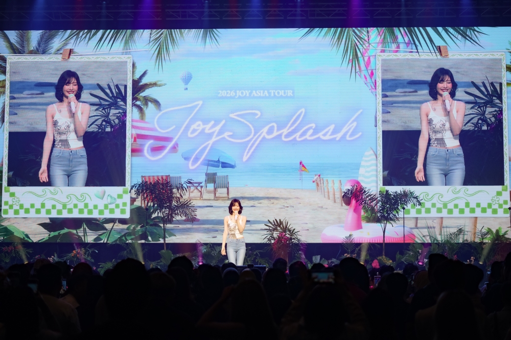 Joy captivated fans during the ‘JOY Splash’ Malaysia stop, bringing smiles and excitement to the crowd. — Picture courtesy of Zues Event