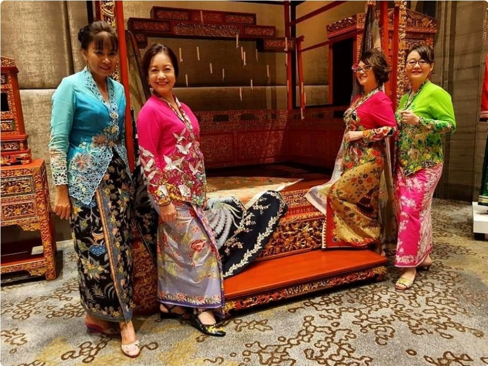 Nyonya ladies consider the ‘kebaya’ and ‘sarong’ to be symbols of elegance and their rich heritage—Picture courtesy of Debbie Teoh. 
