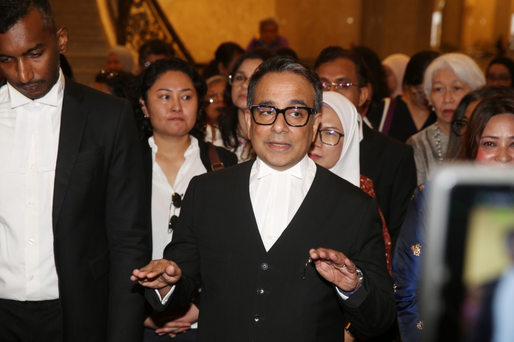 Lawyer Datuk Malik Imtiaz Sarwar said putting the matter of whether lawmakers had confidence in the Negeri Sembilan MB would be the ideal way. — Picture by Choo Choy May