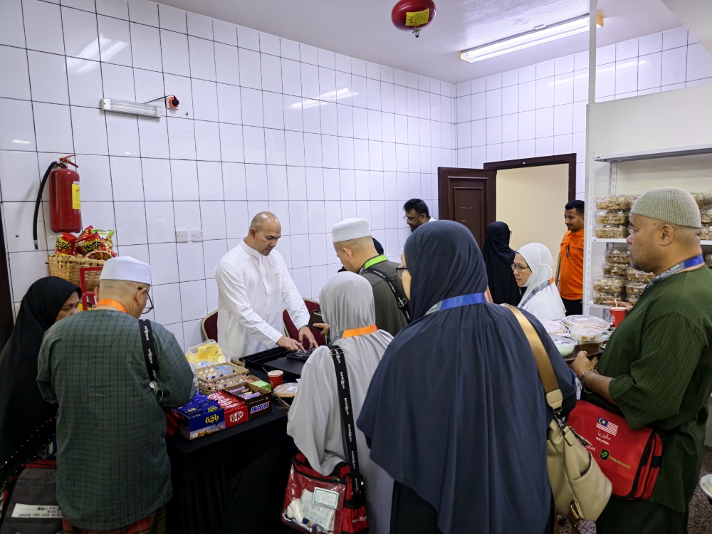 The idea of opening a Malaysian food café in Rehab Janadriyah, about 1.7 kilometres from Masjidil Haram, came from observing how pilgrims often long for Malaysian cuisine while performing Haj. — Bernama pic 
