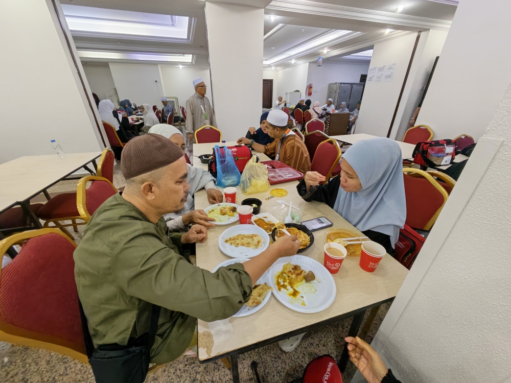 The café operates as early as 4am until 10pm, with its schedule tailored to the pilgrims’ daily routine, especially after ‘Subuh’ prayers when breakfast demand surges. — Bernama pic 