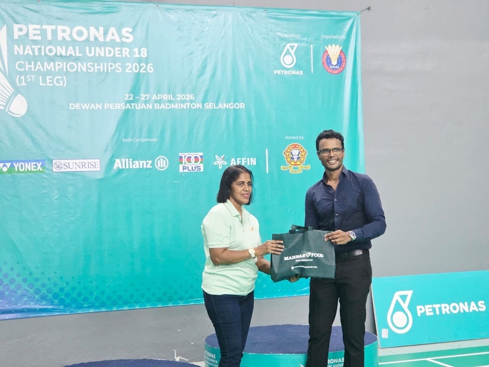 Revealtek CEO Nizam Mohamed received a token of appreciation for deploying the world’s first AI-powered instant review system at the Petronas National Under-18 Championships 2026. — Picture courtesy of Revealtek