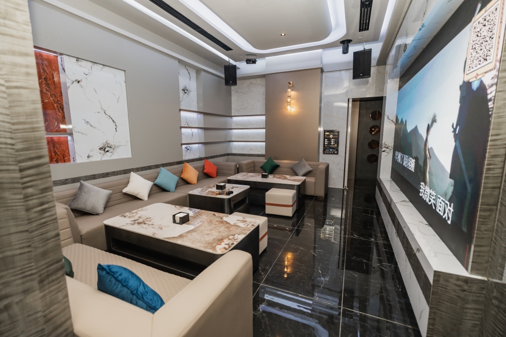 The upper floor houses premium VIP suites, offering a private and comfortable setting for gatherings, celebrations and corporate entertainment. 