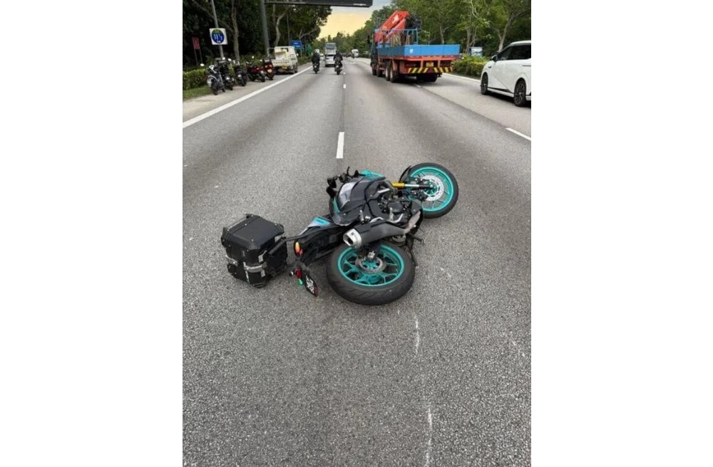 Police hunt lorry driver after Seletar Expressway hit‑and‑run as motorcycle accidents rise in Singapore