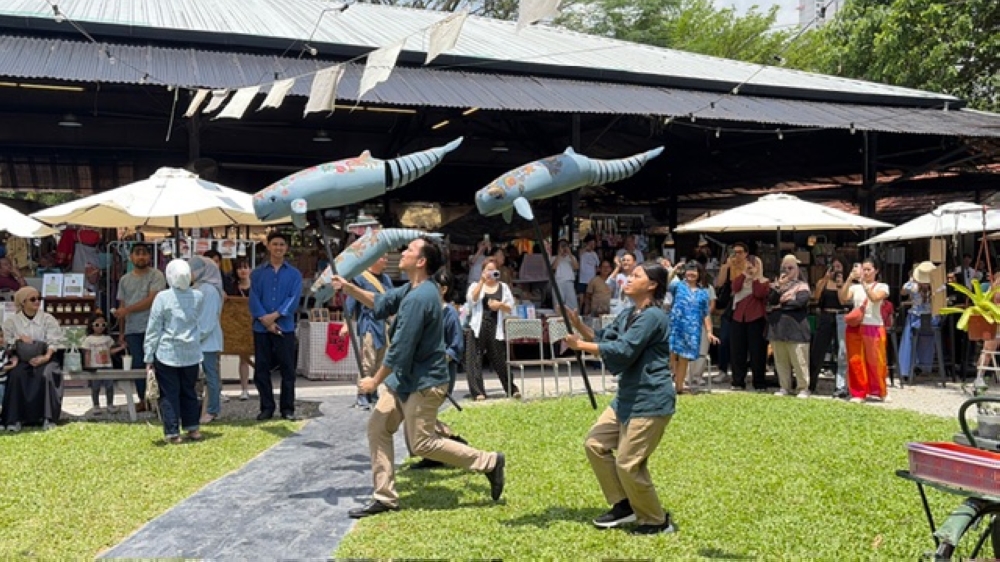 Puppetry performance by Bright Ong featuring the Irrawaddy dolphins at Hin Bus Depot.