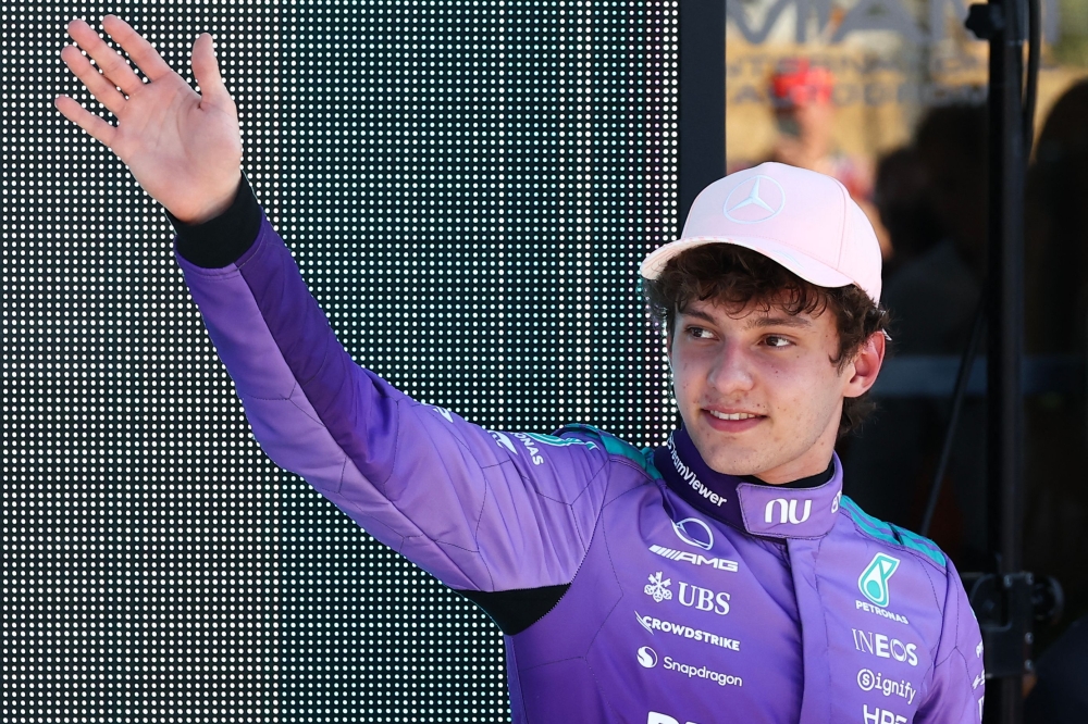 Teen F1 leader Antonelli takes Miami pole as start time moved