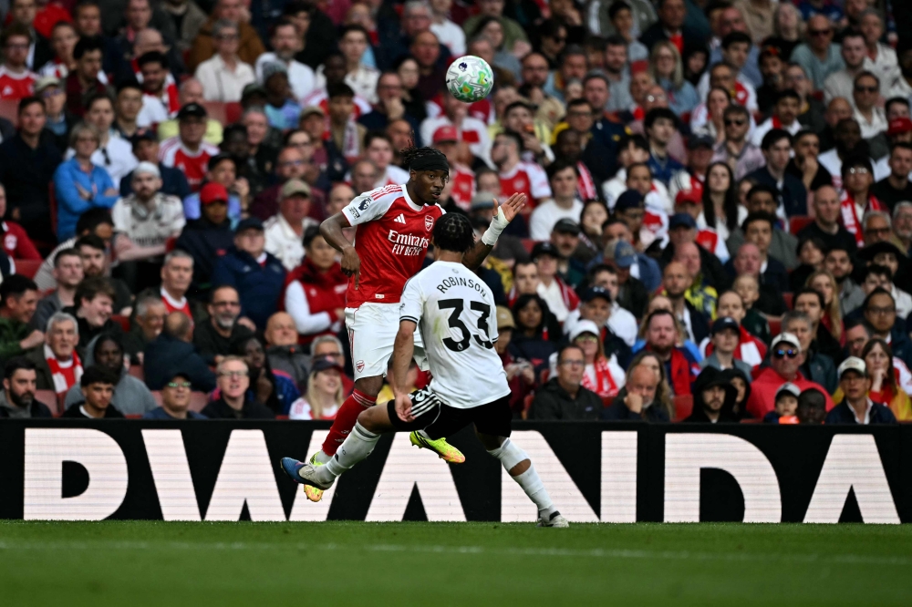 Arsenal hit stride to go six points clear, West Ham loss offers Spurs hope