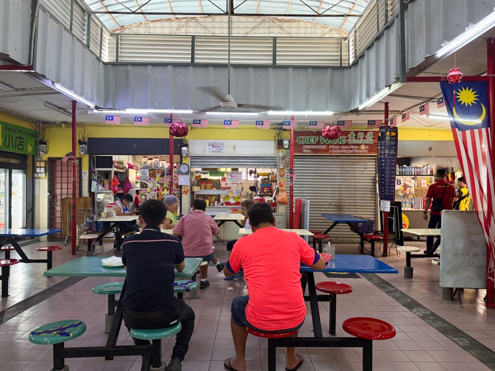 This small food court is very ‘muhibbah’ with stalls offering Chinese, Indian and Malay food. — Picture by Lee Khang Yi