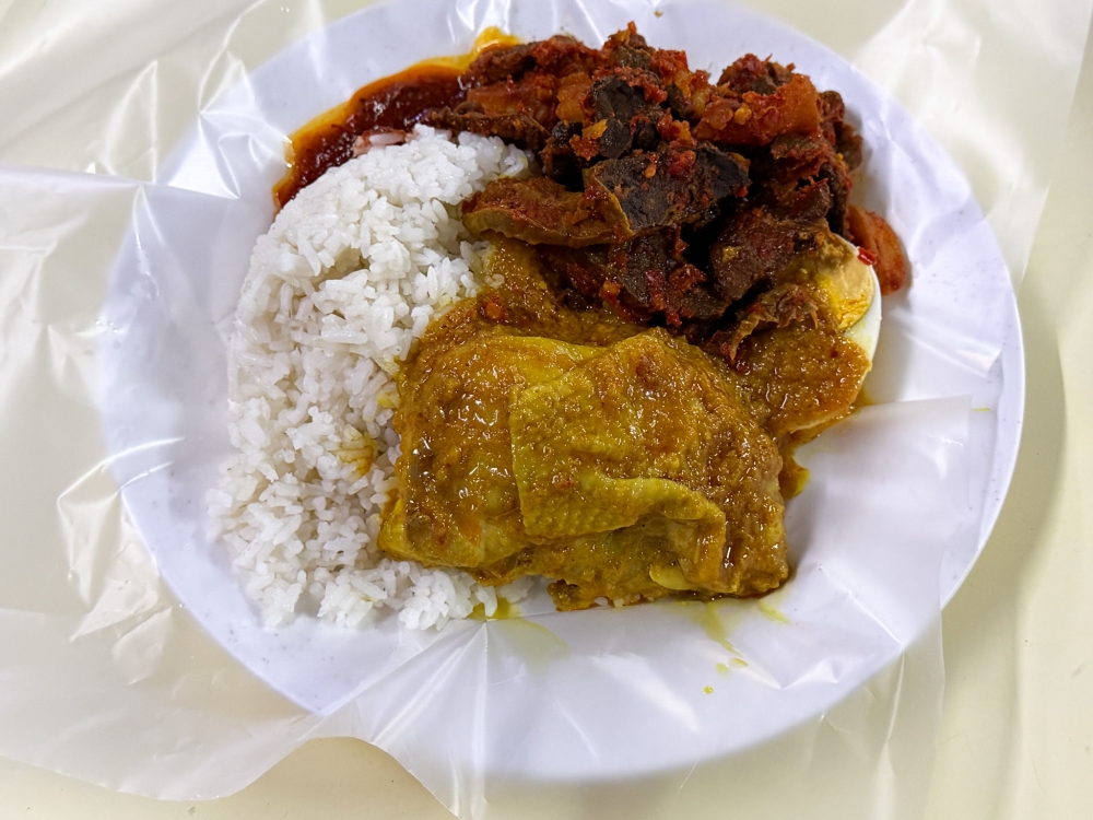 Show some love to Nasi Lemak Pak Din, a neighbourhood favourite in PJ Section 17