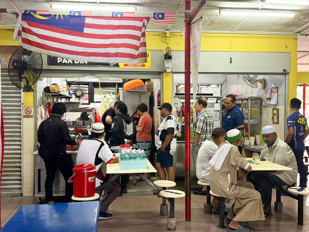 As early as 8am, expect a short queue to get your breakfast. — Picture by Lee Khang Yi