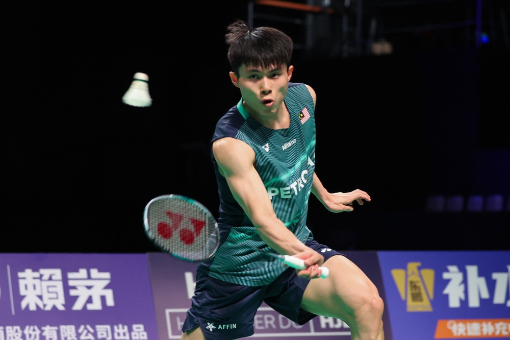 Malaysia’s Justin Hoh plays China’s Li Shi Feng in the Thomas Cup quarter-final at Forum Horsens in Horsens, Denmark, May 1, 2026. — Bernama pic