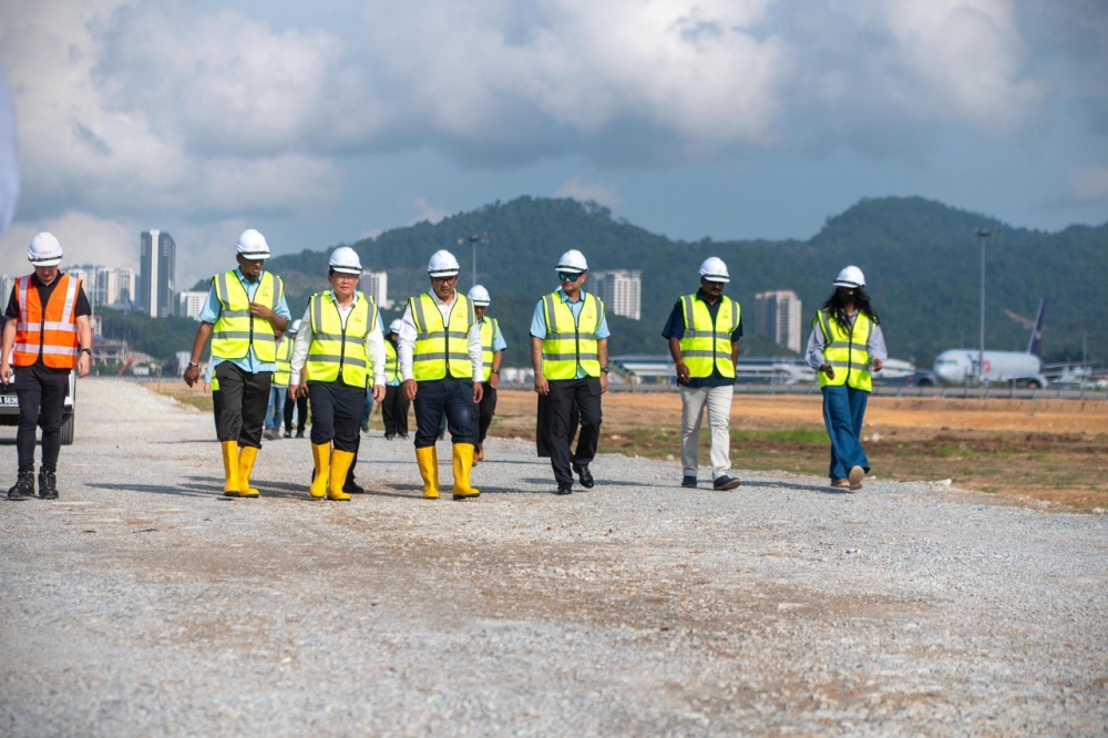Penang chief minister Chow Kon Yeow (3rd from left) Visiting the PILA site. — Picture courtesy of Penang chief minister's office