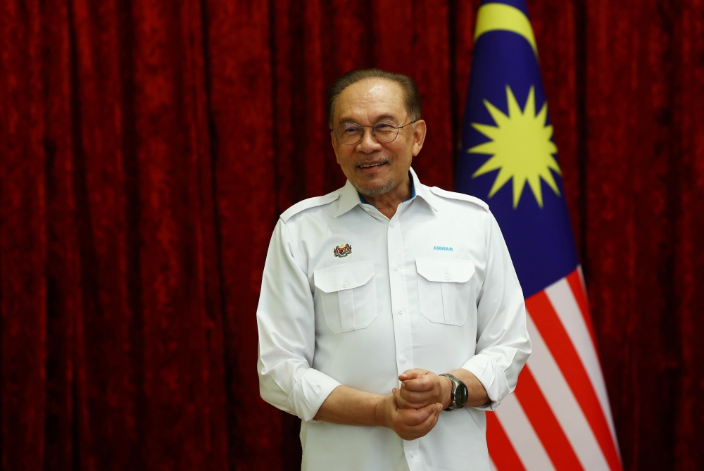 Govt approves RM200 per hectare advance aid for paddy farmers across Malaysia, says Anwar