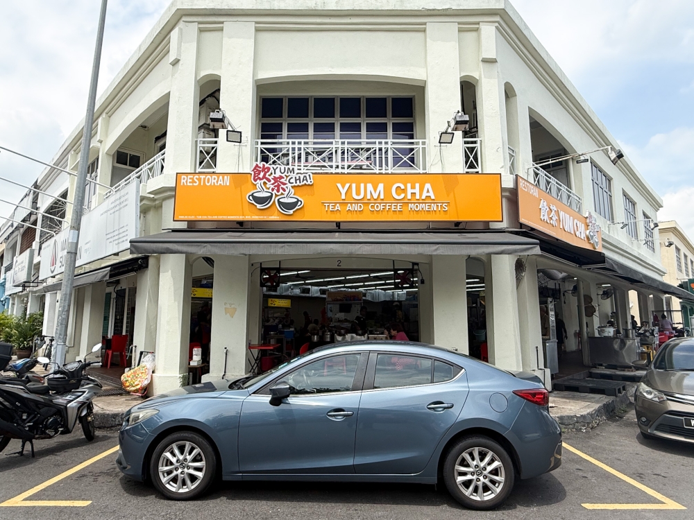 With its corner lot, the coffee shop offers an airy environment for dine-in customers. — Picture by Lee Khang Yi