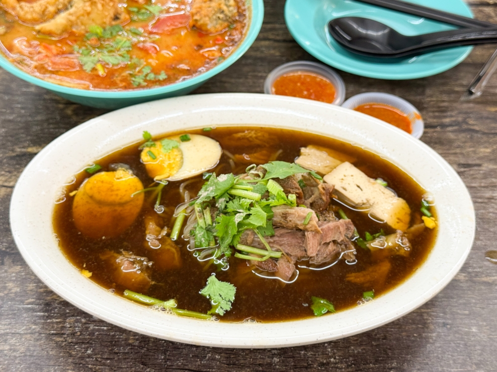 Inside the bowl, find a Thai braised pork leg with hard boiled eggs and Thai rice noodles. — Picture by Lee Khang Yi