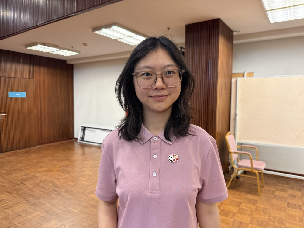 A desire to enjoy fresh durian as well as to see Malaysia’s beautiful beaches prompted Yang Zhi Jun, 21, from Chengdu, China to learn and master the Malay language. — Bernama pic 