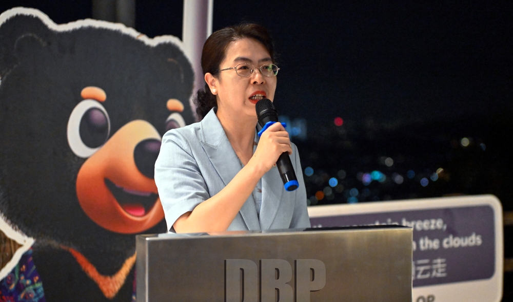 Director of the Centre for Malay Studies at Beijing Foreign Studies University (BFSU), Prof Dr Su Ying Ying said the increasingly close Malaysia-China relations in recent years have driven interest among people in both countries to learn each other’s languages and understand each other’s cultures. — Bernama pic 