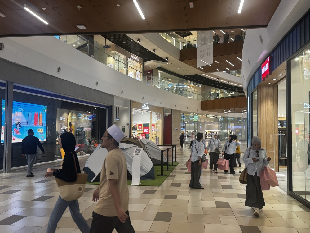 MyTown Cheras patrons on a Tuesday afternoon. — Picture by Soo Wern Jun