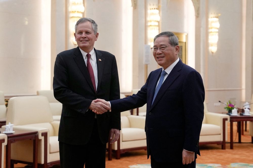 Visiting US senators urge stability, cooperation with China ahead of Trump–Xi meeting