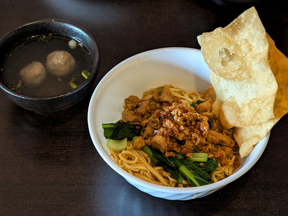 ‘Mie Ayam Bakso’ comes with two pieces of deep-fried beancurd skin, noodles topped with chicken mince and beef balls in soup. — Picture by Ethan Lau