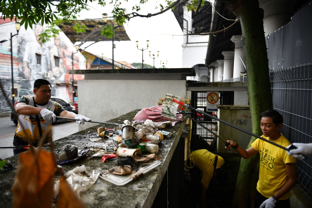 Trash Hero Kuching volunteers join hands to collect rubbish around the Kuching Riverbank after it became a weekly mission to ensure the city was clean when met by Bernama recently. — Bernama pic