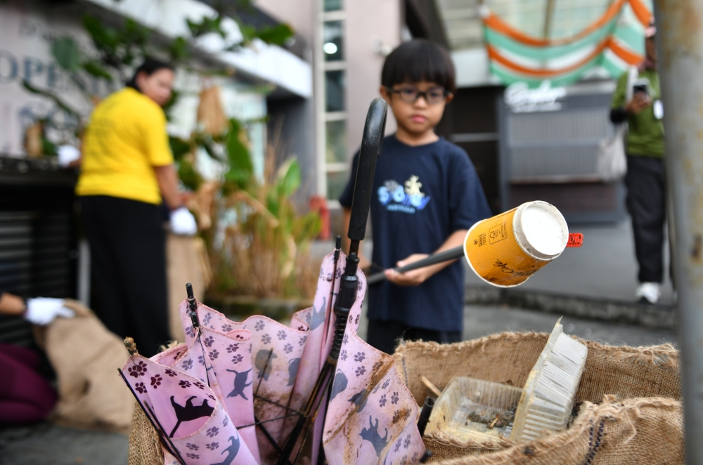 Young volunteer Noah Tomohiro did not miss the opportunity to participate in the trash collection activity organised by Trash Hero Kuching when met by Bernama recently. — Bernama pic