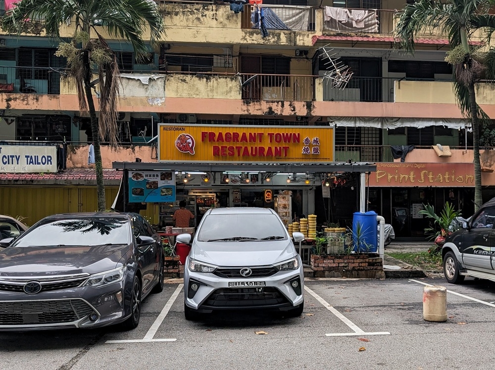 The shop is located between a printer and a tailor. — Picture by Ethan Lau