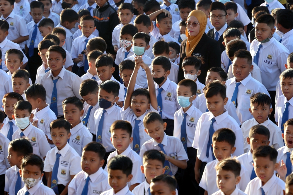 Why haven’t our schools completely moved to e-textbooks?