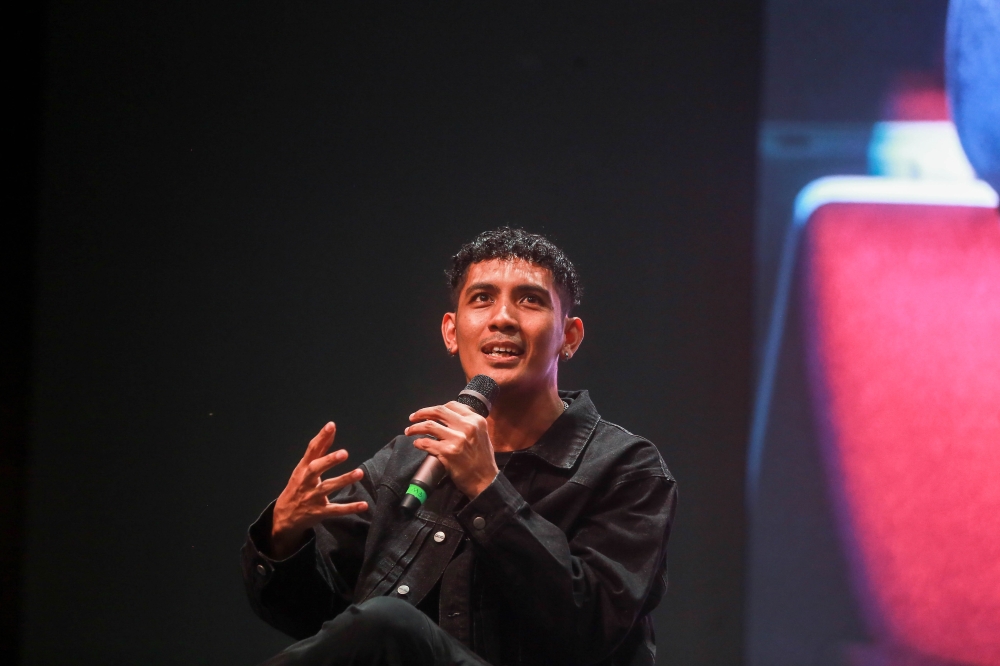 SOG’s frontman Raja Nazrin Shah and the whole band was impressed by the production setup of Hammersonic Festival. — Picture by Sayuti Zainudin