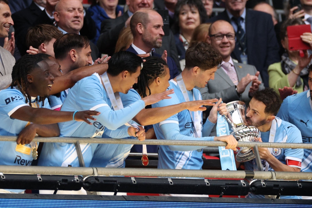Sonho pequeno: Bernardo Silva recusa desistir da Premier League após vitória no FA Cup do City.