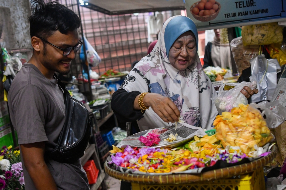 A customer browses fresh flowers including kenanga, melur and roses at Pasar Siti Khadijah in Kota Bharu, where traditional flower bath culture continues to thrive across generations. — Bernama pic