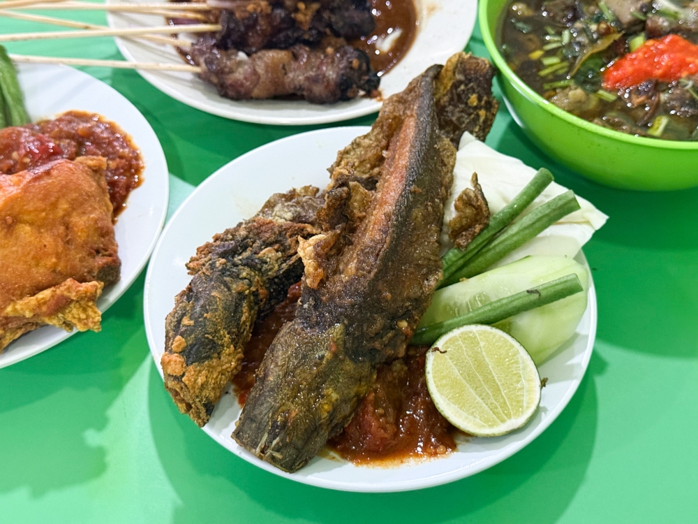 Two small catfish are used for the Pecel Lele that is deep fried to a crispy state. — Picture by Lee Khang Yi