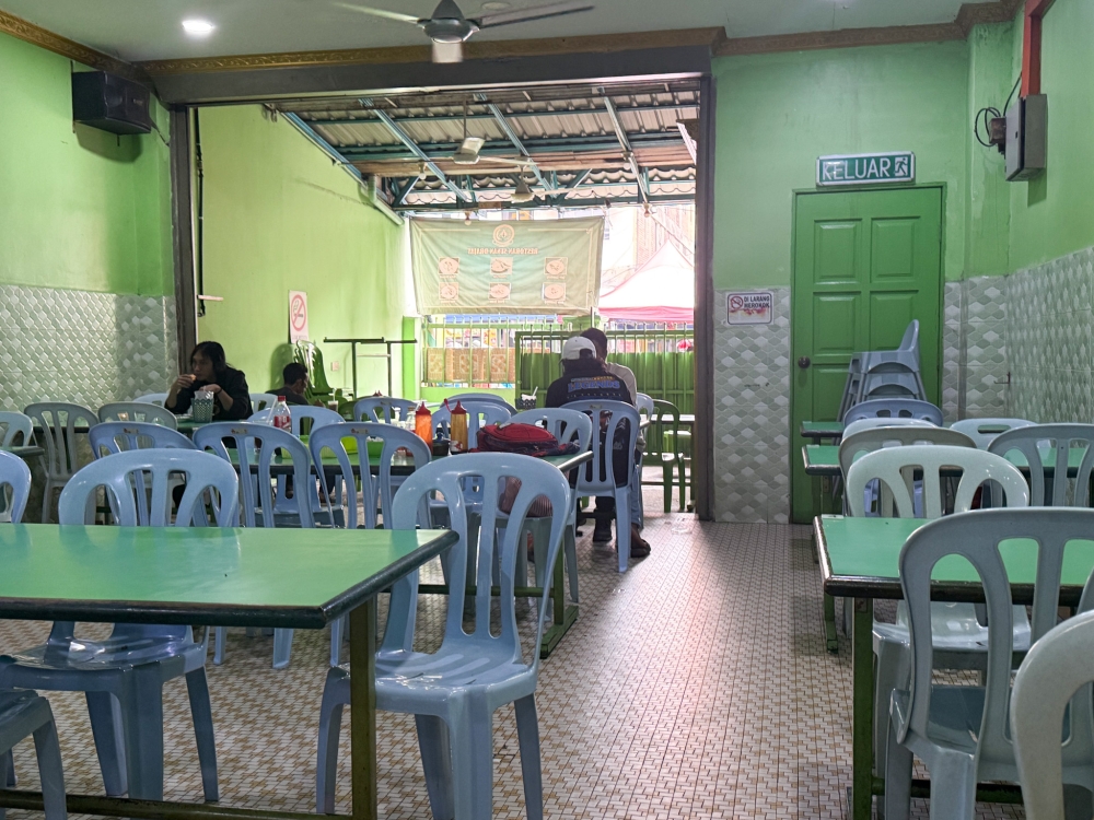 Green is everywhere at the restaurant, a choice favoured by the owners. — Picture by Lee Khang Yi