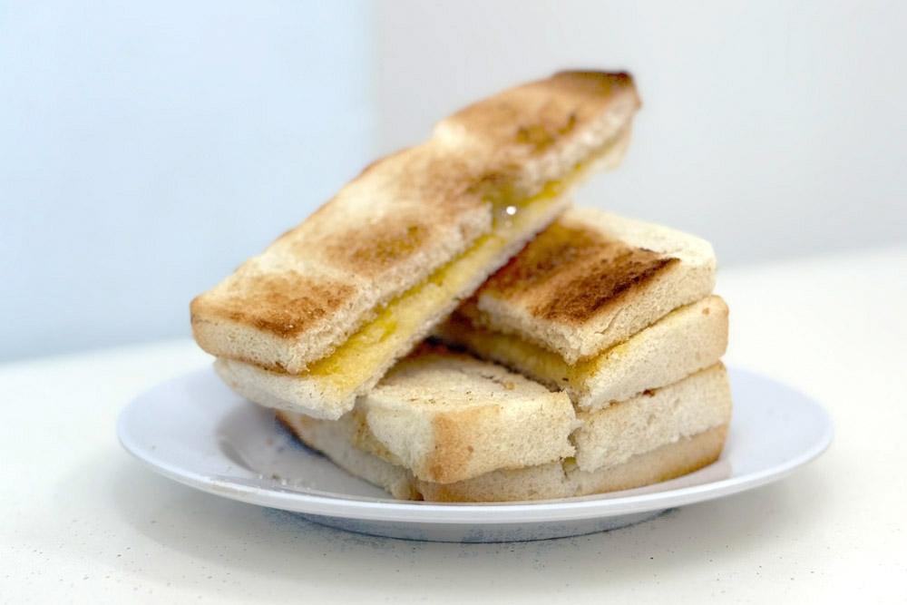A proper ‘roti bakar’ with visible char marks. — Pictures by CK Lim