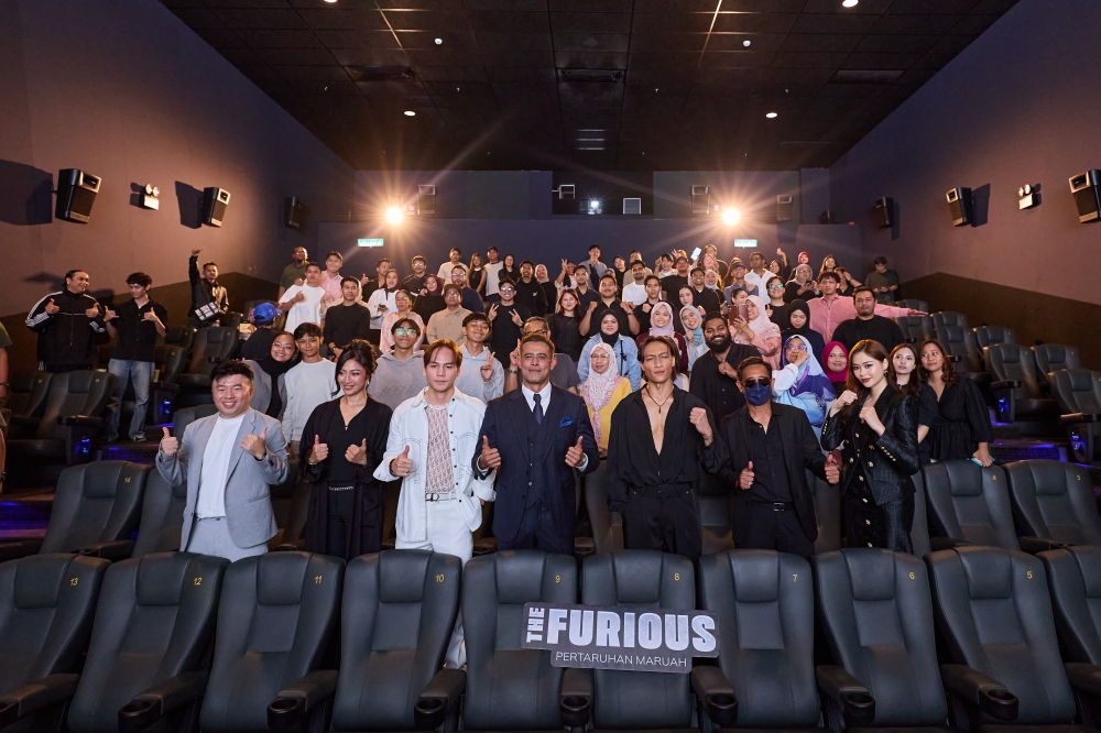 Director Heng Aik Siong with the cast of ‘The Furious: Pertaruhan Maruah’ pose at yesterday’s gala premiere held at GSC Mid Valley. —Picture courtesy of GSC Cinemas