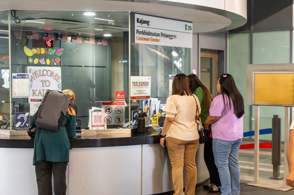 What if you don't have cash or credit card in your hands now? You can use QR code payment when buying a token or reloading your Touch 'n Go card at Rapid KL train stations' counters. — Picture by Raymond Manuel