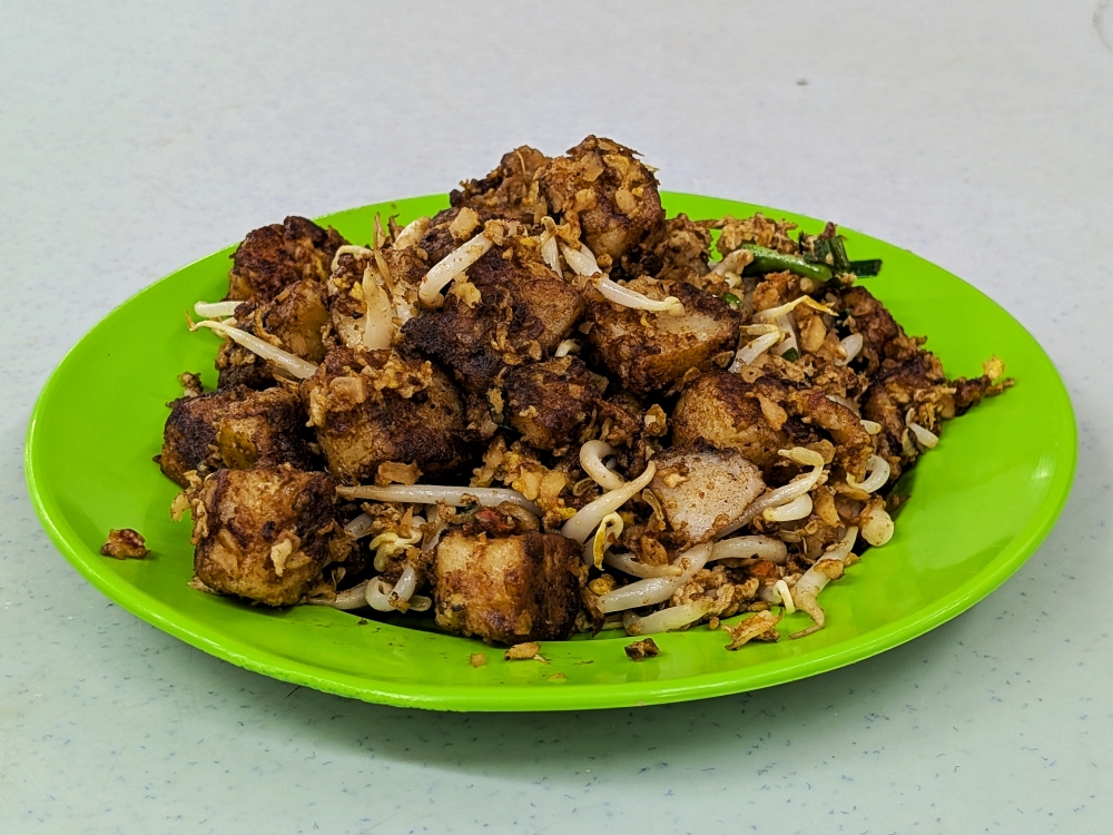 In addition to oyster omelettes, shrimp omelettes and fried ‘lo bak go’ are also offered at Lim Fried Oyster, although I heavily recommend sticking to the signature dish. 