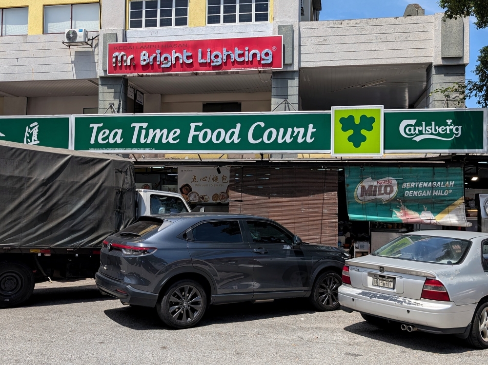 Tea Time Kopitiam is popular during lunchtime, when parking is much harder to find.