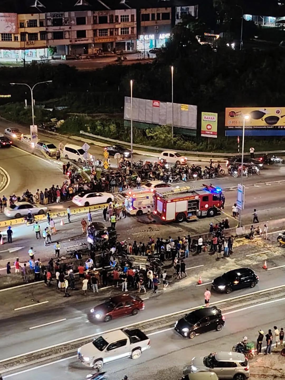Kajang SILK Highway crash: Couple seriously injured after speeding car loses control on downhill stretch