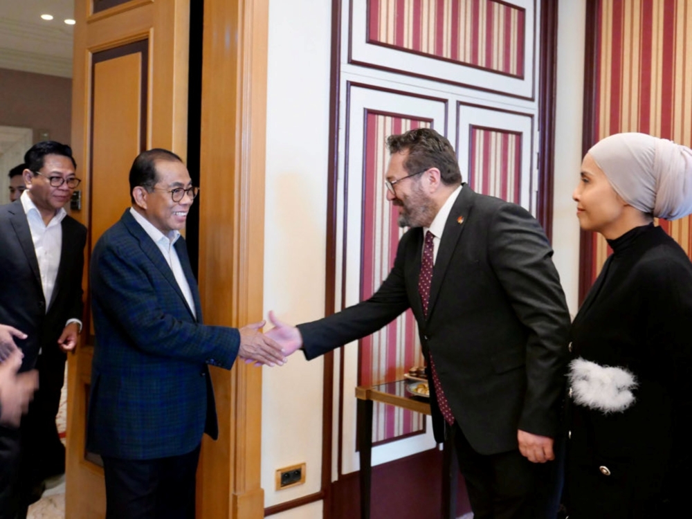 Defence Minister Datuk Seri Mohamed Khaled Nordin during a meeting with MKE in Turkiye. — Picture courtesy of Defence Ministry